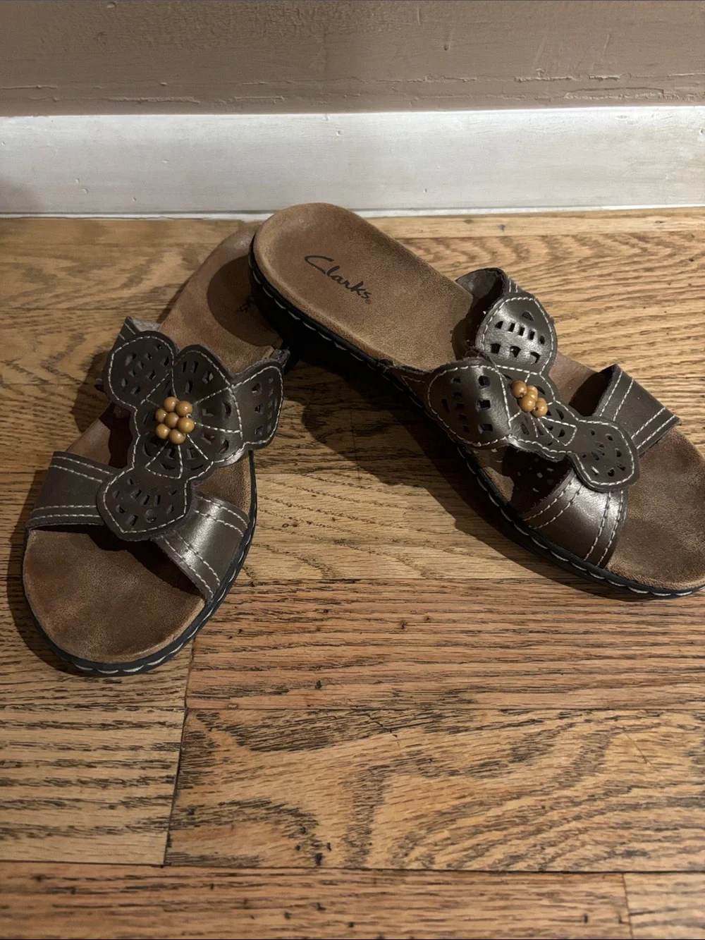 Clarks Metallic Bronze/Pewter Floral Bead Slide Sandals, Sz 8 GREAT CONDITION